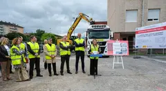 Acto de colocaci&oacute;n de la primera piedra de las viviendas.