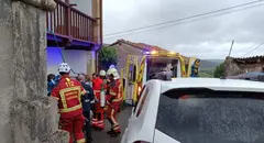 Un momento del incendio en la casa de Herrer&iacute;as.
