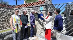 Descubrimiento de la placa a Isabel Garay.