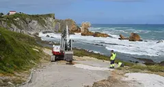 Obras de acondicionamiento en la playa La Arn&iacute;a.