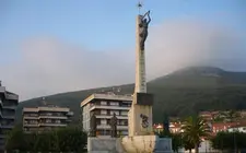 Monumento a Carrero Blanco en Santo&ntilde;a. R.A.