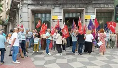 Concentraci&oacute;n de sindicatos y trabajadores en Santander.