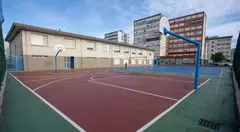 Patio del colegio Pedro Velarde en Muriedas.