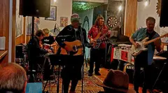 Suena el directo de 'Peligro Ciervos'.