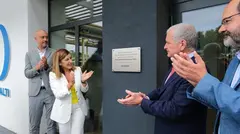 Buruaga descubri&oacute; la placa.