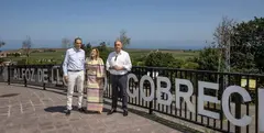 Las autroridades pol&iacute;ticas visitaron el mirador de C&oacute;breces.