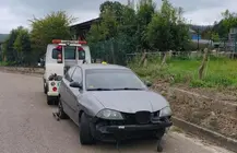 Veh&iacute;culo intervenido por la Polic&iacute;a Local de Torrelavega.