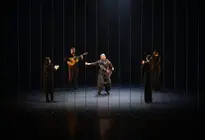 Cadenas en el escenario.