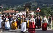 Ofrenfa floral en Pi&eacute;lagos con motivo de las Fiestas de la Virgen de Valencia.