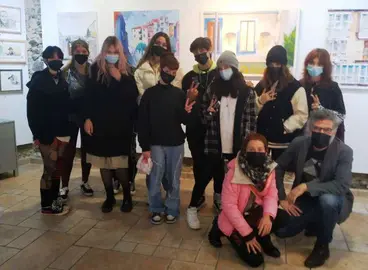 Alumnos del instituto Bernardino de Escalante en la muestra.