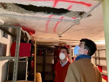 Visita del portavoz socialista a la planta sótano del Ayuntamiento de Santander. R.A.