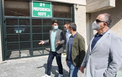 El portavoz del PSOE en el Ayuntamiento, Daniel Fern&aacute;ndez, en los Campos de Sport.