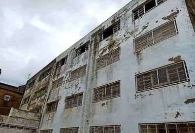 Estado de las fachadas de uno de los centros.