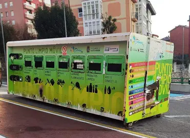 Contenedores m&oacute;viles en mal estado en Santander.