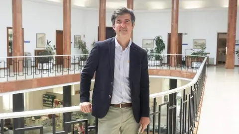 El concejal socialista, Javier González de Riancho, en el Consistorio de Santander.