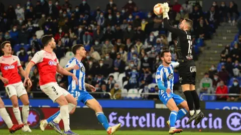 El Racing de Santander logró tres punto de oro ante el líder en Riazor.