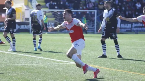 El  Racing de Santander se impuso al Unionistas, el tercer clasificado.