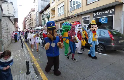 Desfile del Día Infantil en Santoña. R.A.