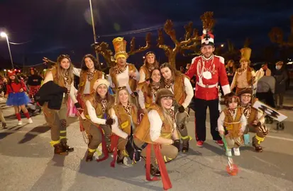 Las murgas también participaron en el desfile, como Las Niñas. R.A.