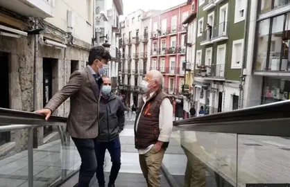 El portavoz socialista, Daniel Fernández, visita el Río de la Pila