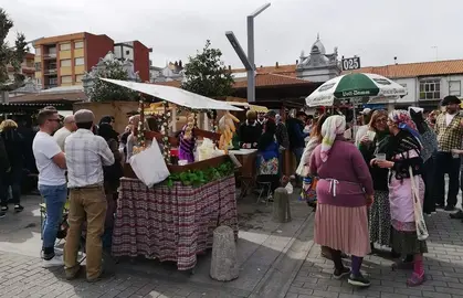 La tradicional concentración en la Plaza de Abastos se volvió a repetir. R.A.