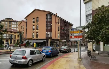 Señalización en el casco urbano de Torrelavega. R.A.