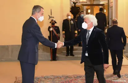 Felipe VI y Ángel Cuevas durante el encuentro en Madrid.