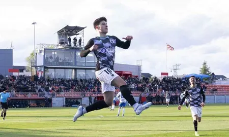 Celebración de uno de los goles por el Racing.