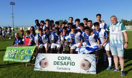 El Deportivo Alavés, campeón de este primer Memorial Iván Pulido. R.A.