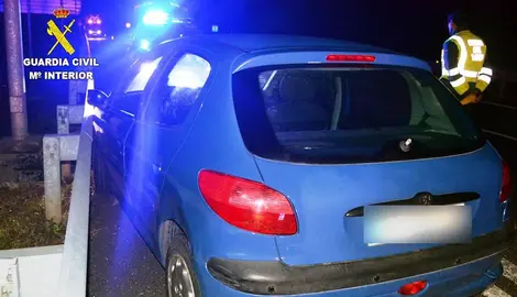 Vehículo interceptado por la Guardia Civil.