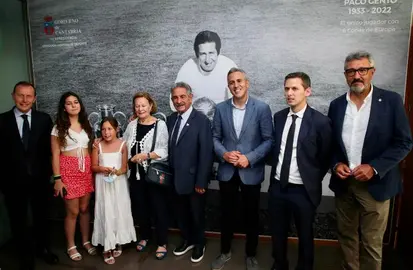 Acto de concesión del nombre de Paco Gente a la Casa del Deporte en Santander.