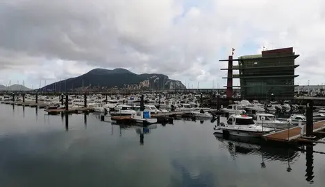 Zona portuaria de Laredo. R.A.