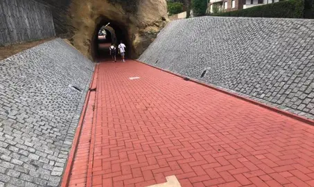 Zona peatonal de los túneles de Ocharan en Castro Urdiales.