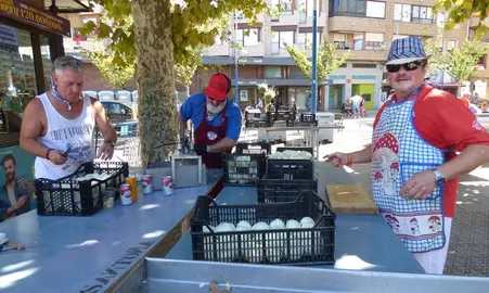las peñas locales se involucran en la Marmitada que se ofrecerá mañana. R.A.