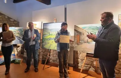 Un momento de la entrega de los premios del Concurso de Pintura Rápida de San Miguel de Aguayo