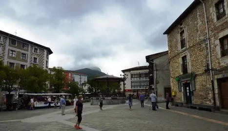 Plaza de Ramales de la Victoria. R.A.