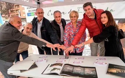 Presentación del sello, matasellos y sobre en Camargo.
