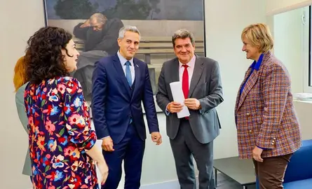 Las autoridades pol&iacute;ticas conversan sobre el proyecto del psiqui&aacute;trico.