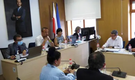 El alcalde, javier López Estrada, en un Pleno municipal en Torrelavega. R.A.