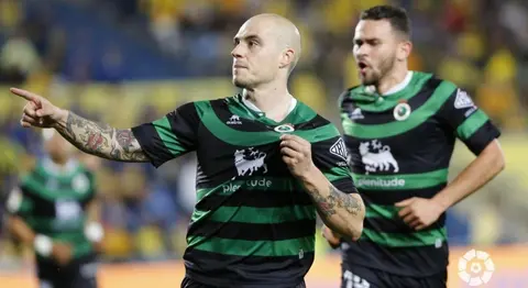 El Racing logró un punto ante el Las Palmas en el campo del líder.