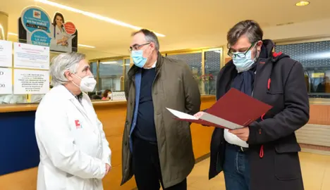 El consejero de Sanidad, Raúl Pesquera, en Puertochico