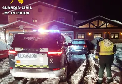 La Guardia Civil trasladó a los ocupantes de los turismos a Reinosa.