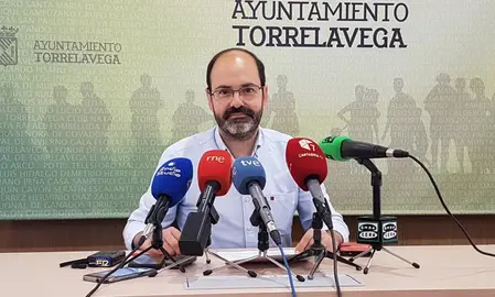 El concejal de Medio Ambiente, José Luis Urraca Casal, en rueda de prensa.