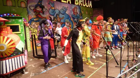 Los Amigos de Chechu y su tren dela bruja. R.A.