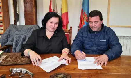 Firma del contrato con la empresa adjudicataria.