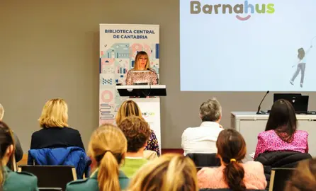 La consejera de Empleo y Políticas Sociales, Eugenia Gómez de Diego, presenta el informe `Bajo el mismo techo. Análisis del itinerario de atención a niños, niñas y adolescentes víctimas de violencia sexual en Cantabria y propuesta de implantación del modelo Barnahaus´.