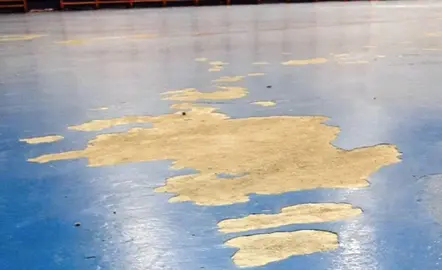 Superficie del polideportivo de Riotuerto.