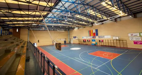 Pabellón Pedro Velarde en Camargo.