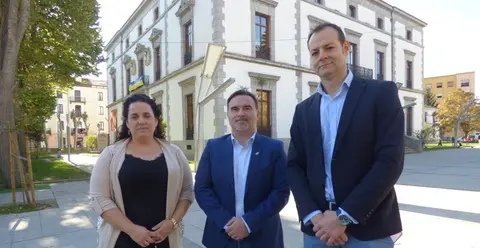 Los tres concejales de Santoñeses. R.A.