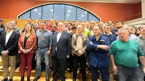 Santiago Abascal con los candidatos cántabros.